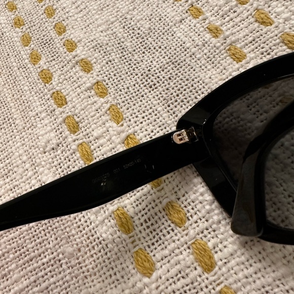 SOLD Gucci Oversized Cateye Sunglasses - Picture 5 of 9